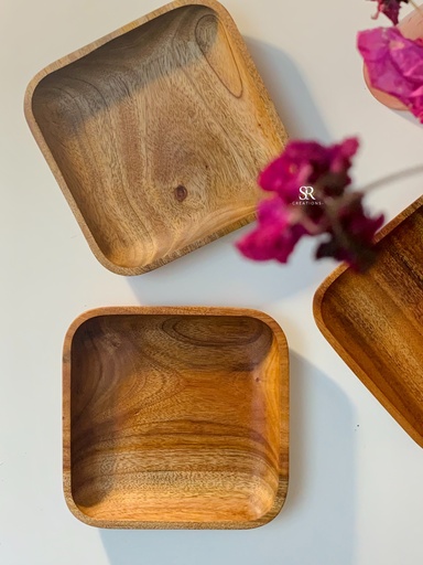 طبق تقديم مربع